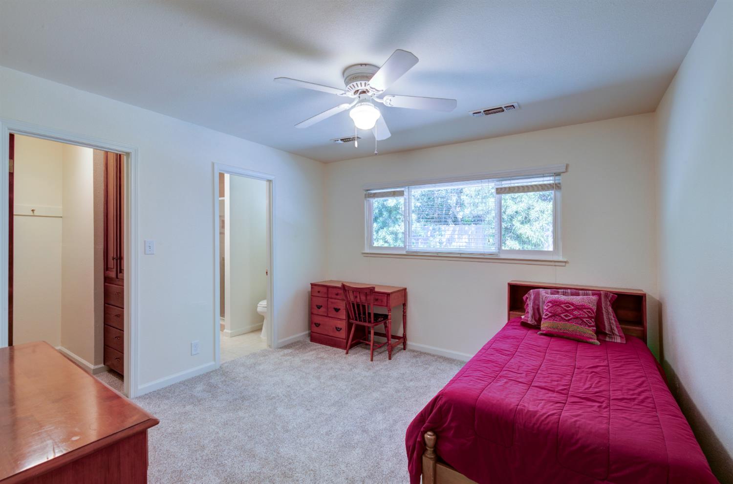 2004 S Renn Ave, Fresno, CA 93727