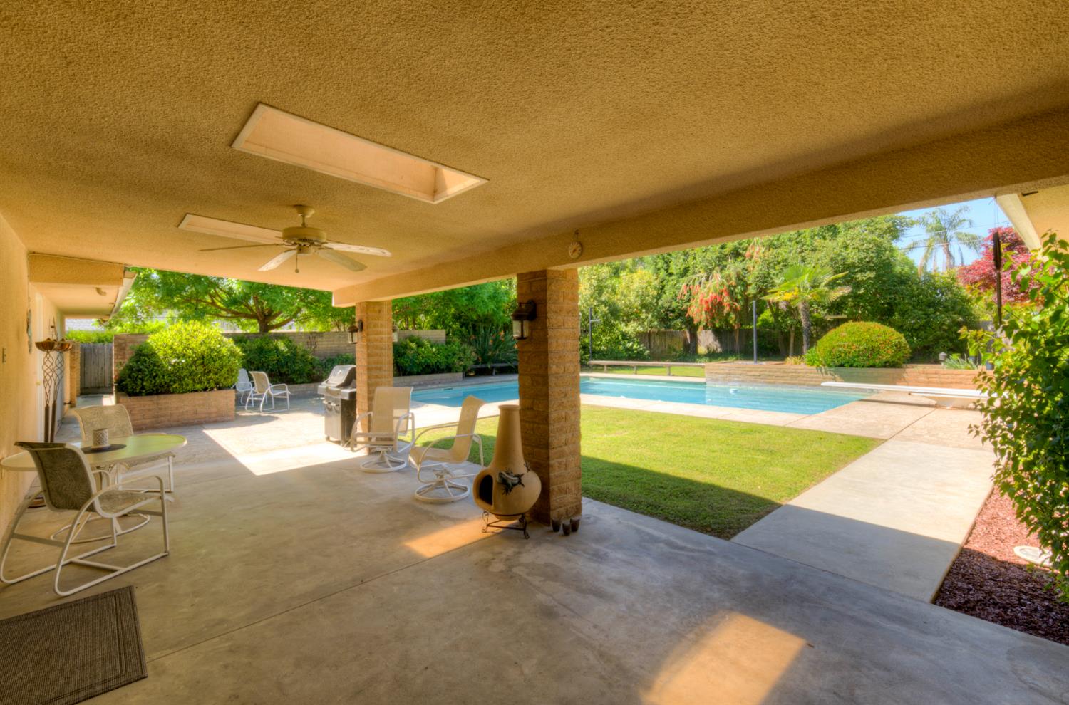 2004 S Renn Ave, Fresno, CA 93727