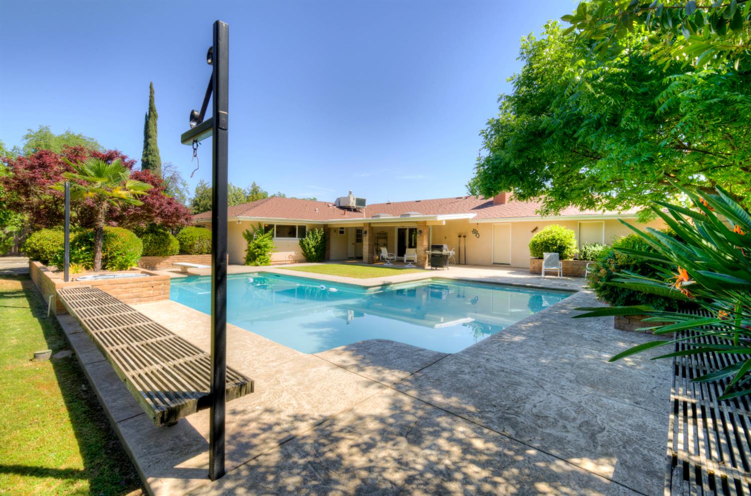 2004 S Renn Ave, Fresno, CA 93727