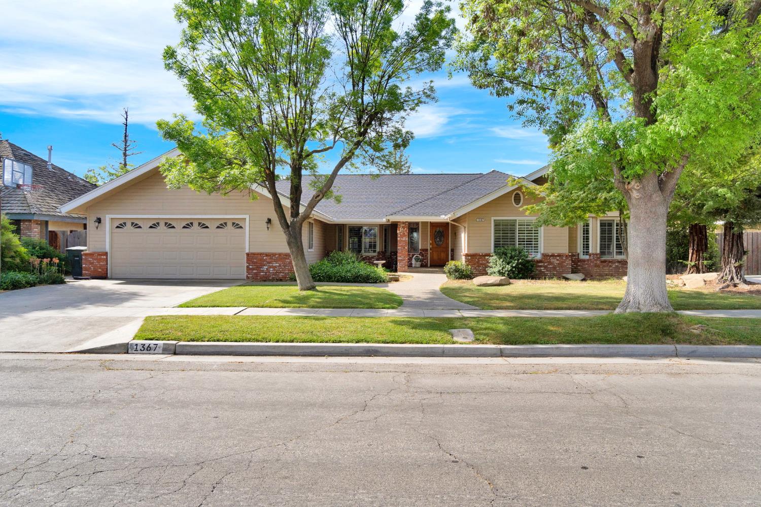 1367 E Decatur Ave, Fresno, CA 93720