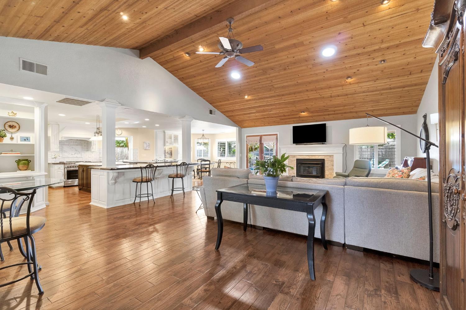 1367 E Decatur Ave, Fresno, CA 93720