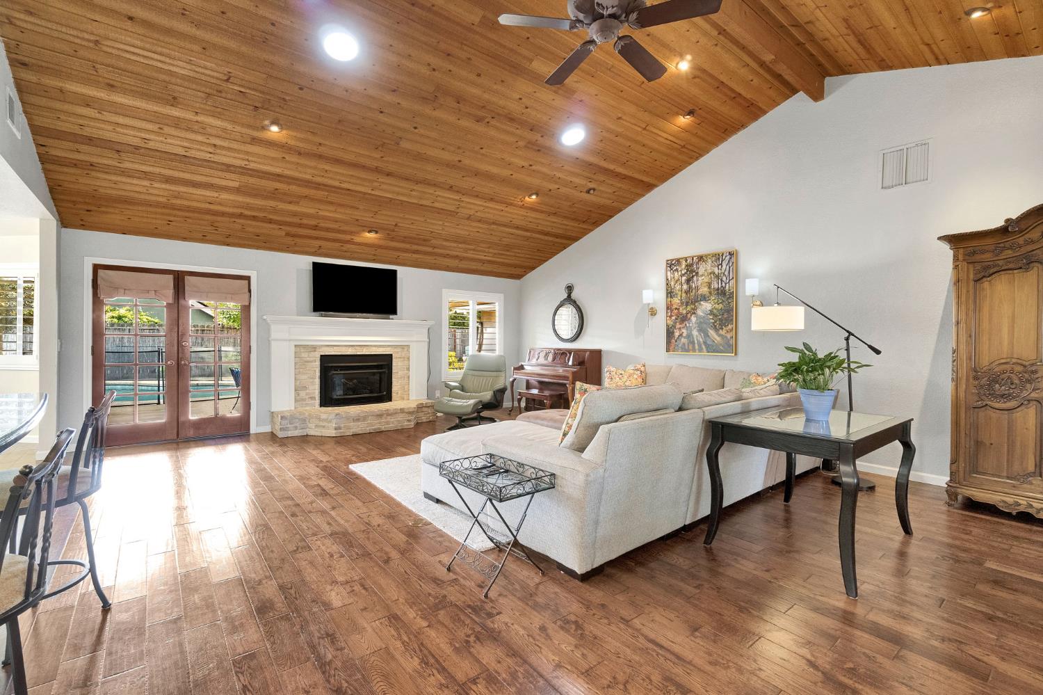 1367 E Decatur Ave, Fresno, CA 93720