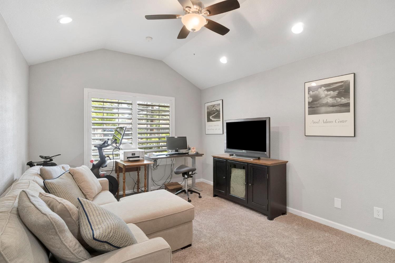 1367 E Decatur Ave, Fresno, CA 93720