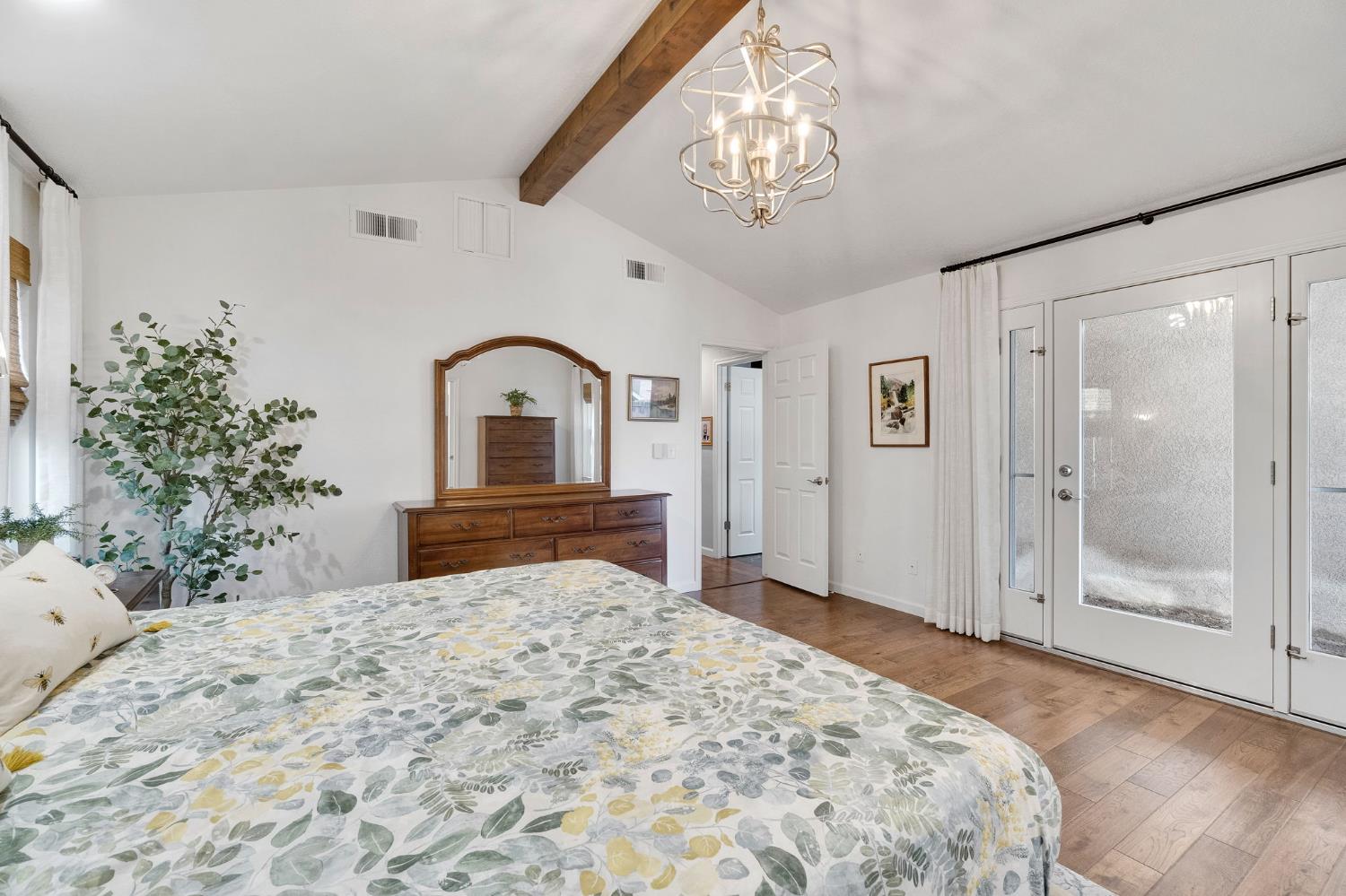 1367 E Decatur Ave, Fresno, CA 93720