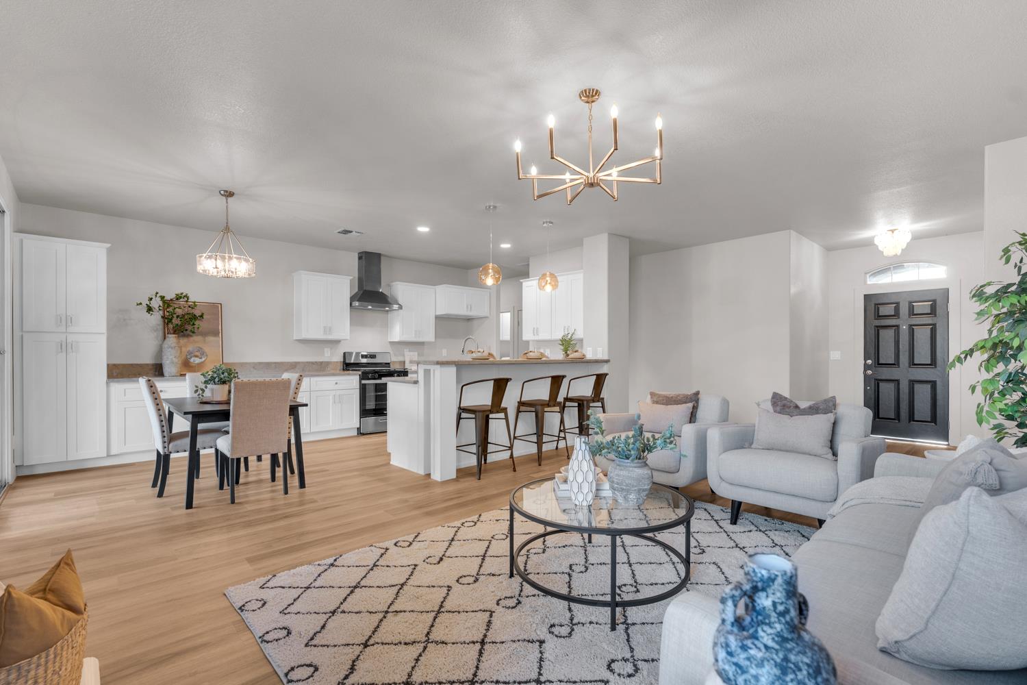 2423 S Sabre Ave, Fresno, CA 93727