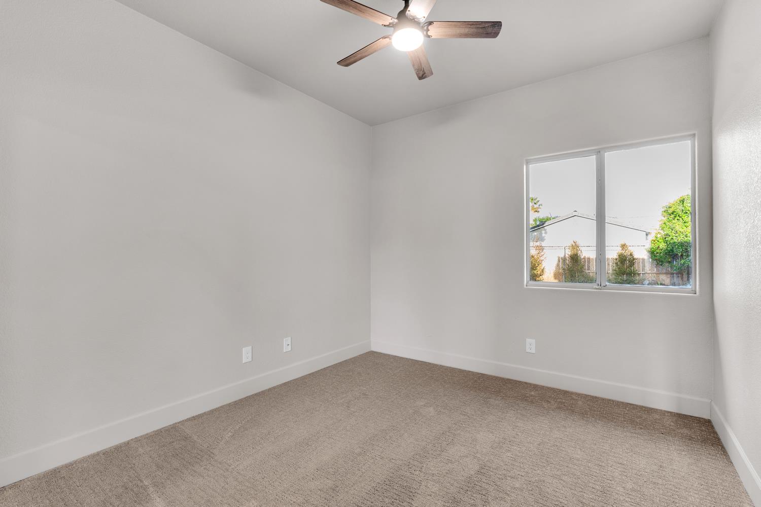 2423 S Sabre Ave, Fresno, CA 93727