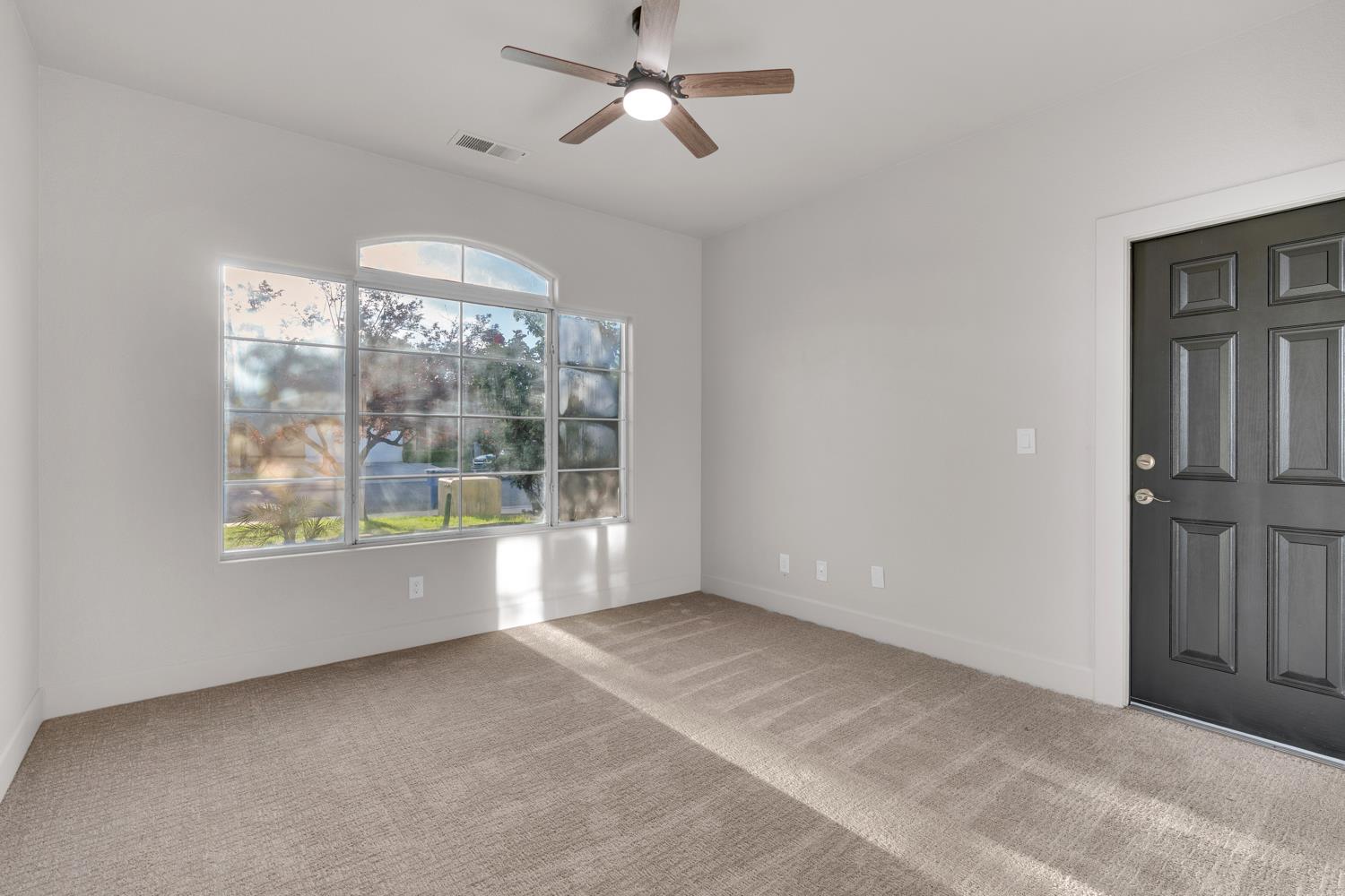 2423 S Sabre Ave, Fresno, CA 93727