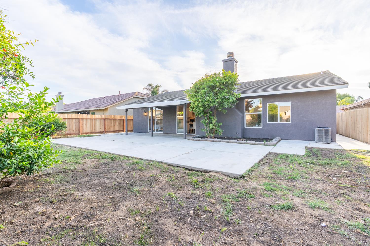 2423 S Sabre Ave, Fresno, CA 93727