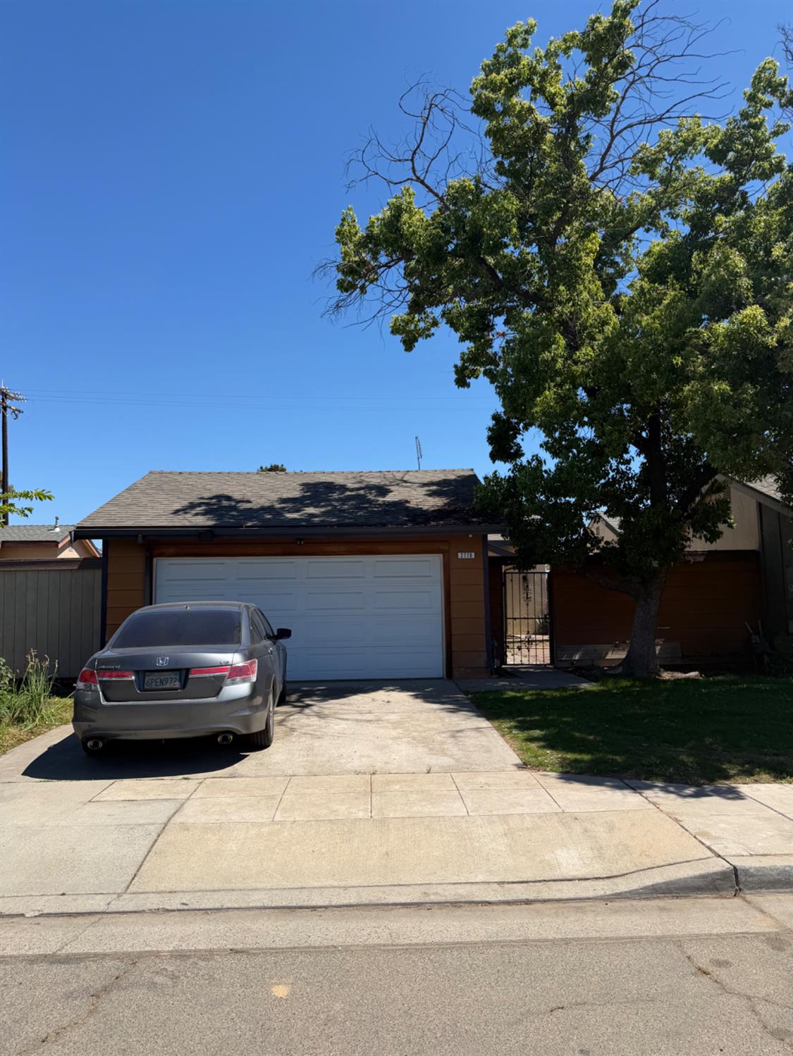 2778 N Selland Ave, Fresno, CA 93722