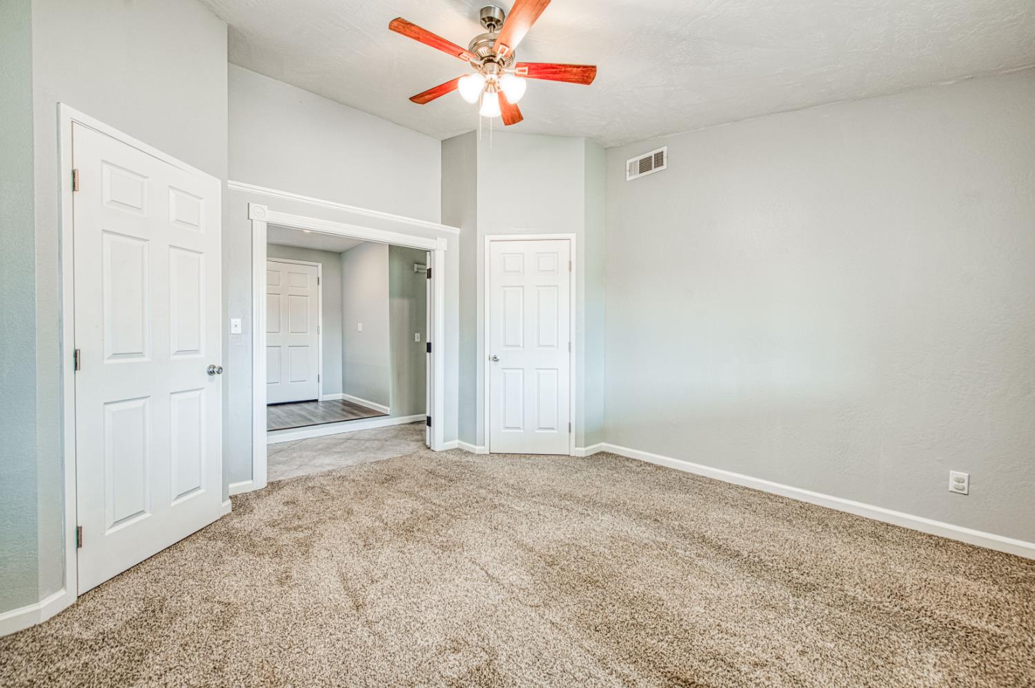 8228 N Calaveras St, Fresno, CA 93711