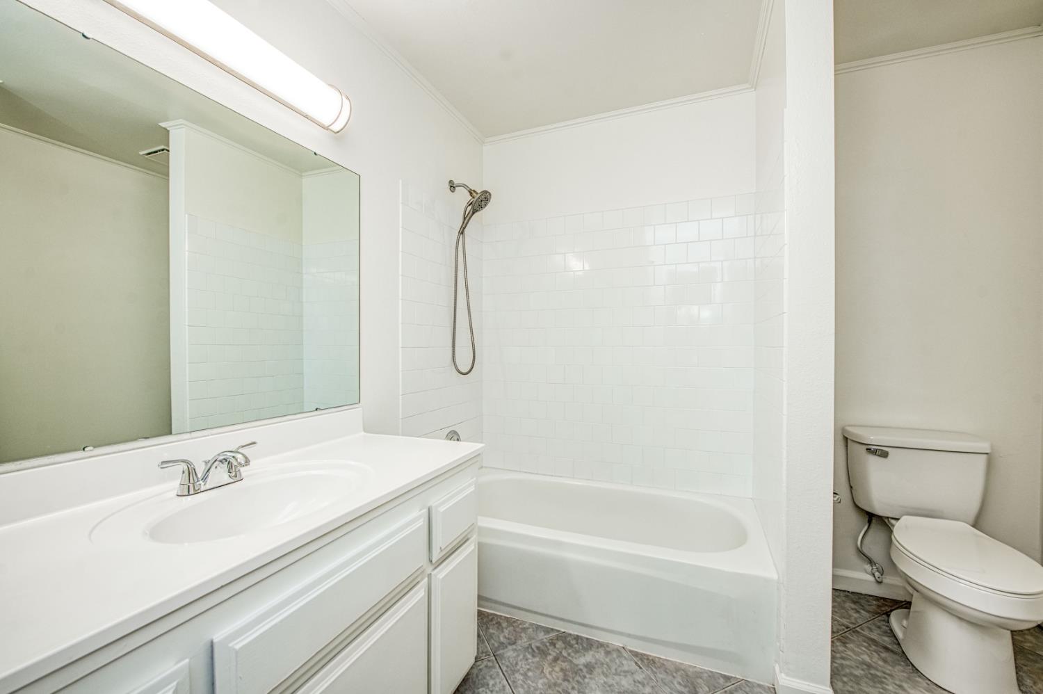 8228 N Calaveras St, Fresno, CA 93711