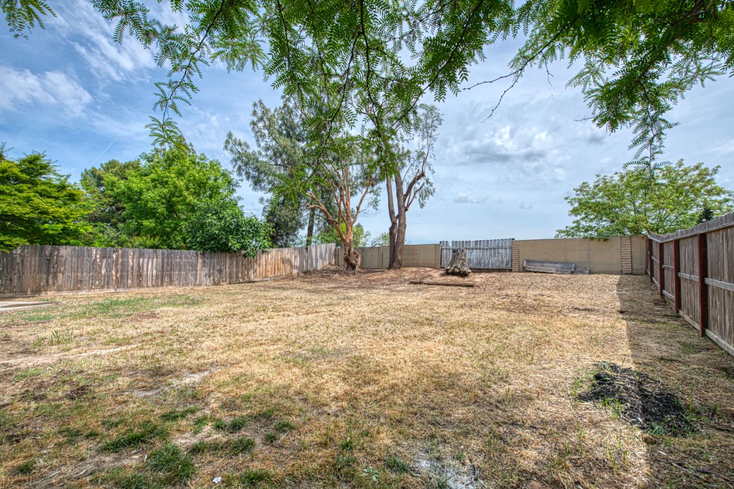 8228 N Calaveras St, Fresno, CA 93711