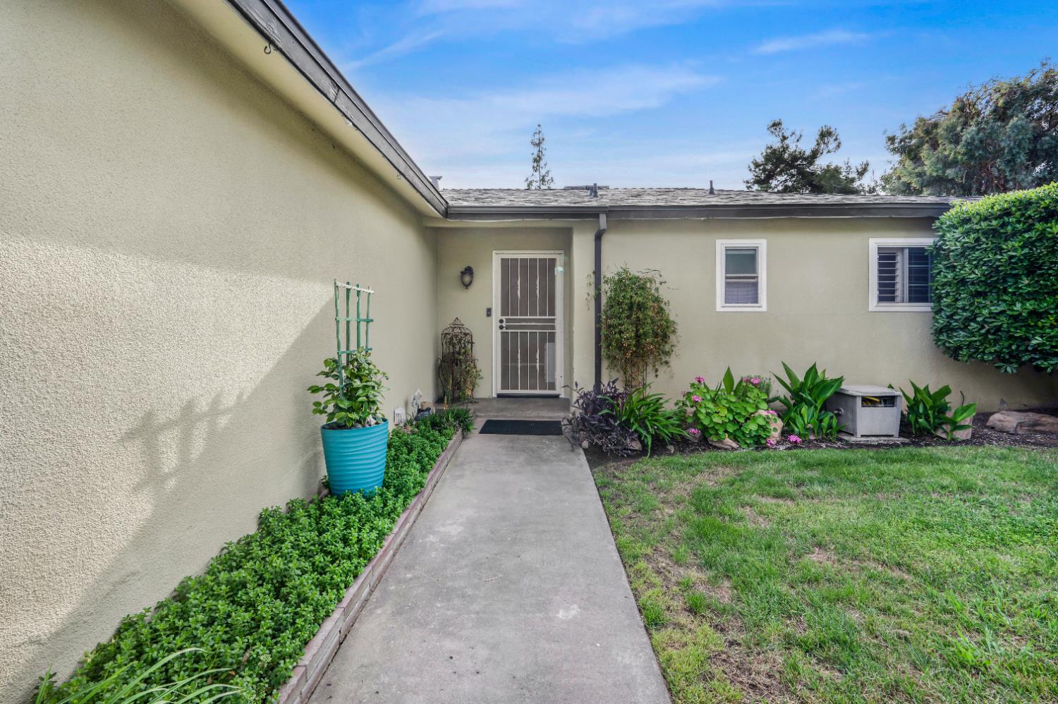 2819 W Indianapolis Ave, Fresno, CA 93705