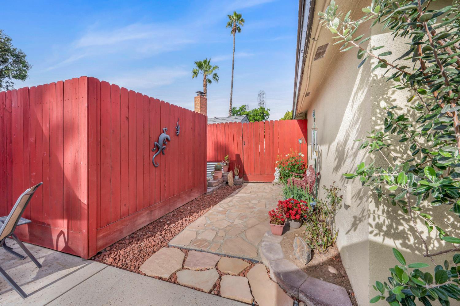 2819 W Indianapolis Ave, Fresno, CA 93705