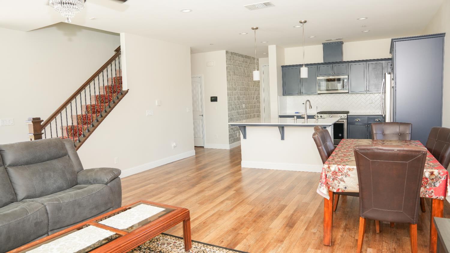 6125 W Donner Ave, Fresno, CA 93723