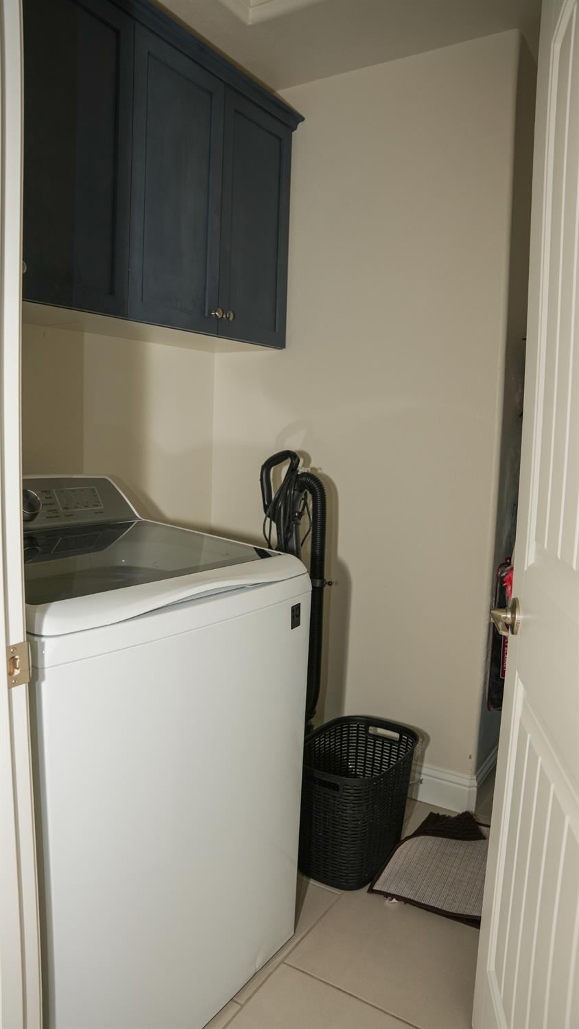 6125 W Donner Ave, Fresno, CA 93723