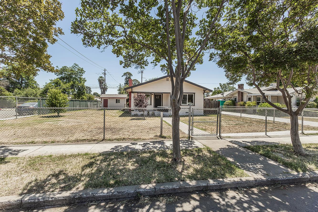 1044 E Cornell Ave, Fresno, CA 93704