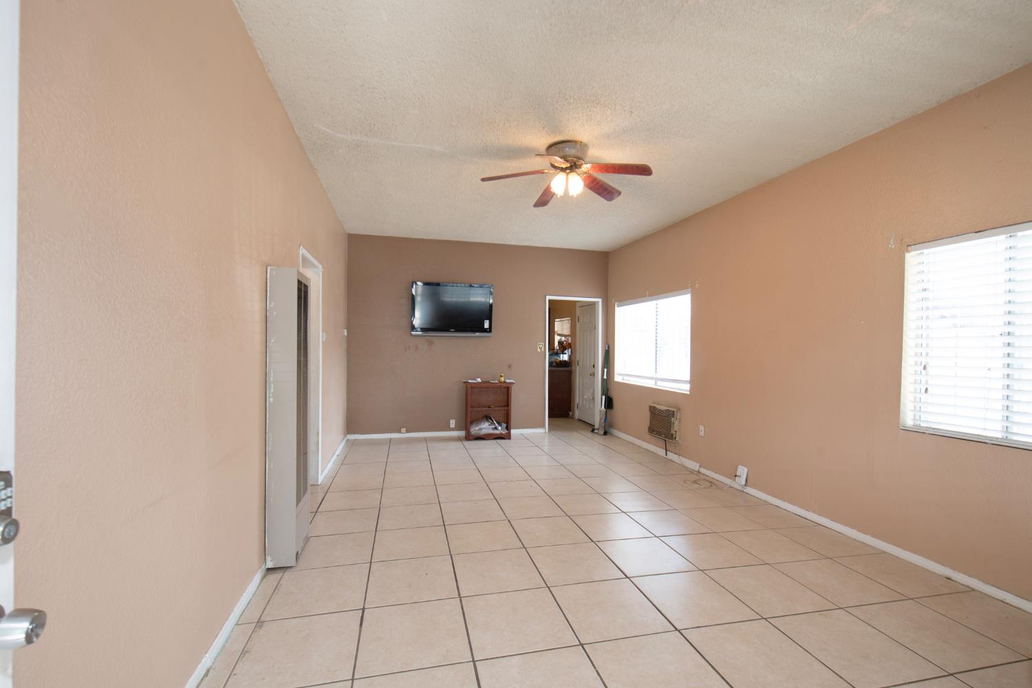 3829 E Iowa Ave, Fresno, CA 93702