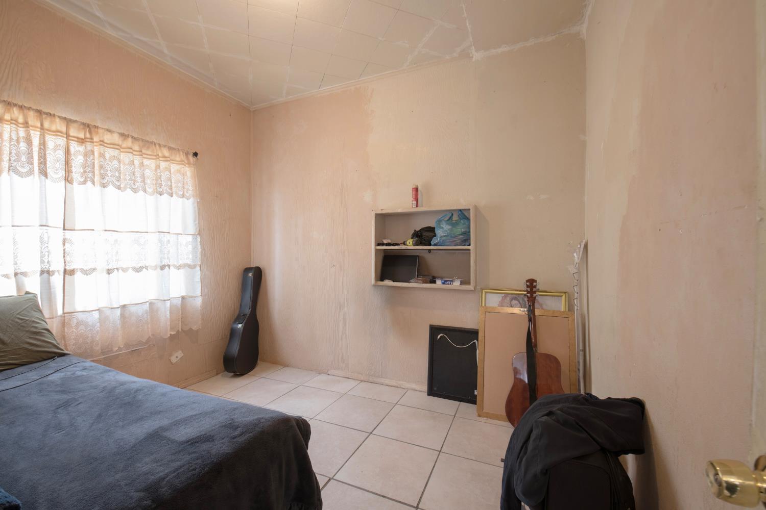 3829 E Iowa Ave, Fresno, CA 93702