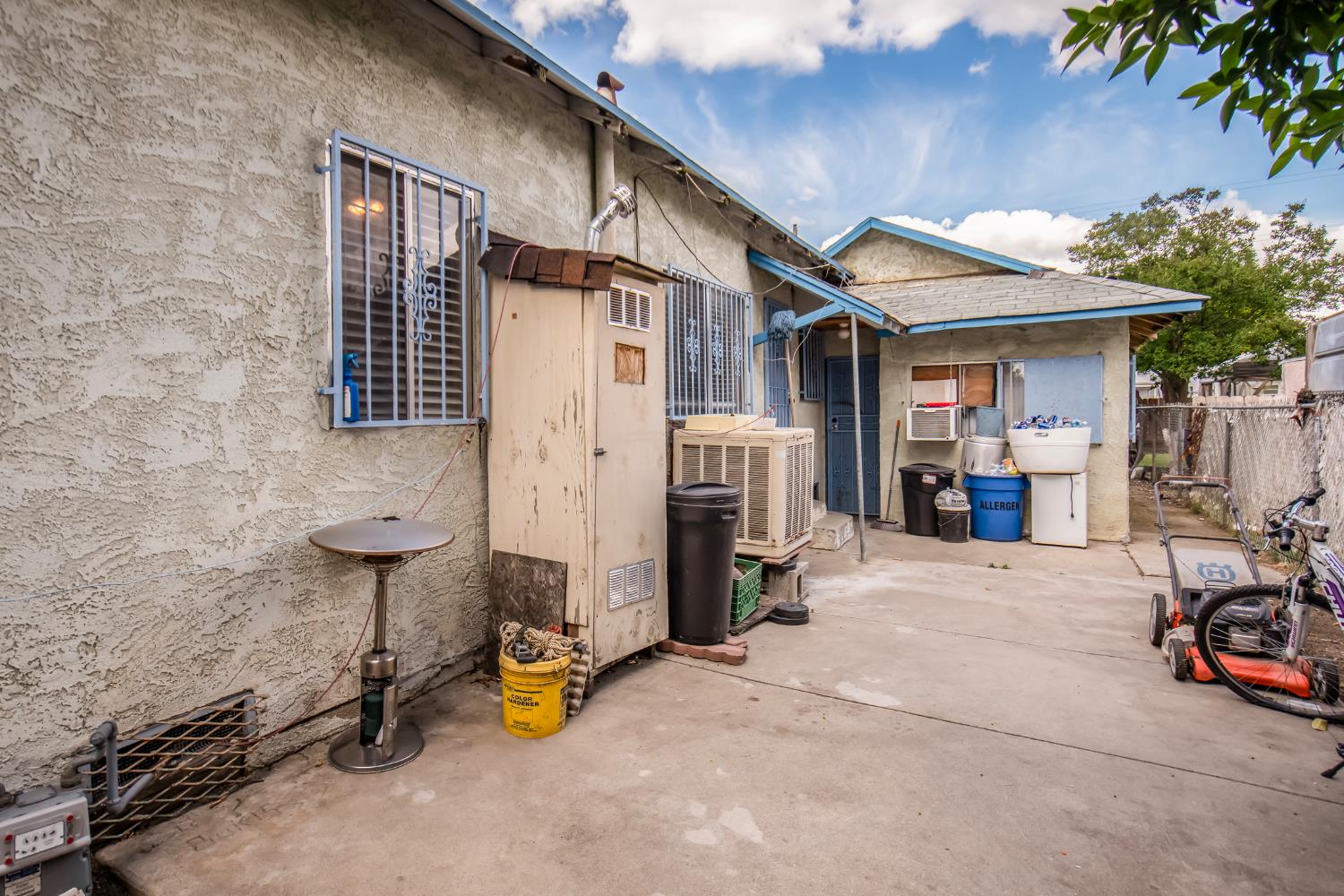 3829 E Iowa Ave, Fresno, CA 93702