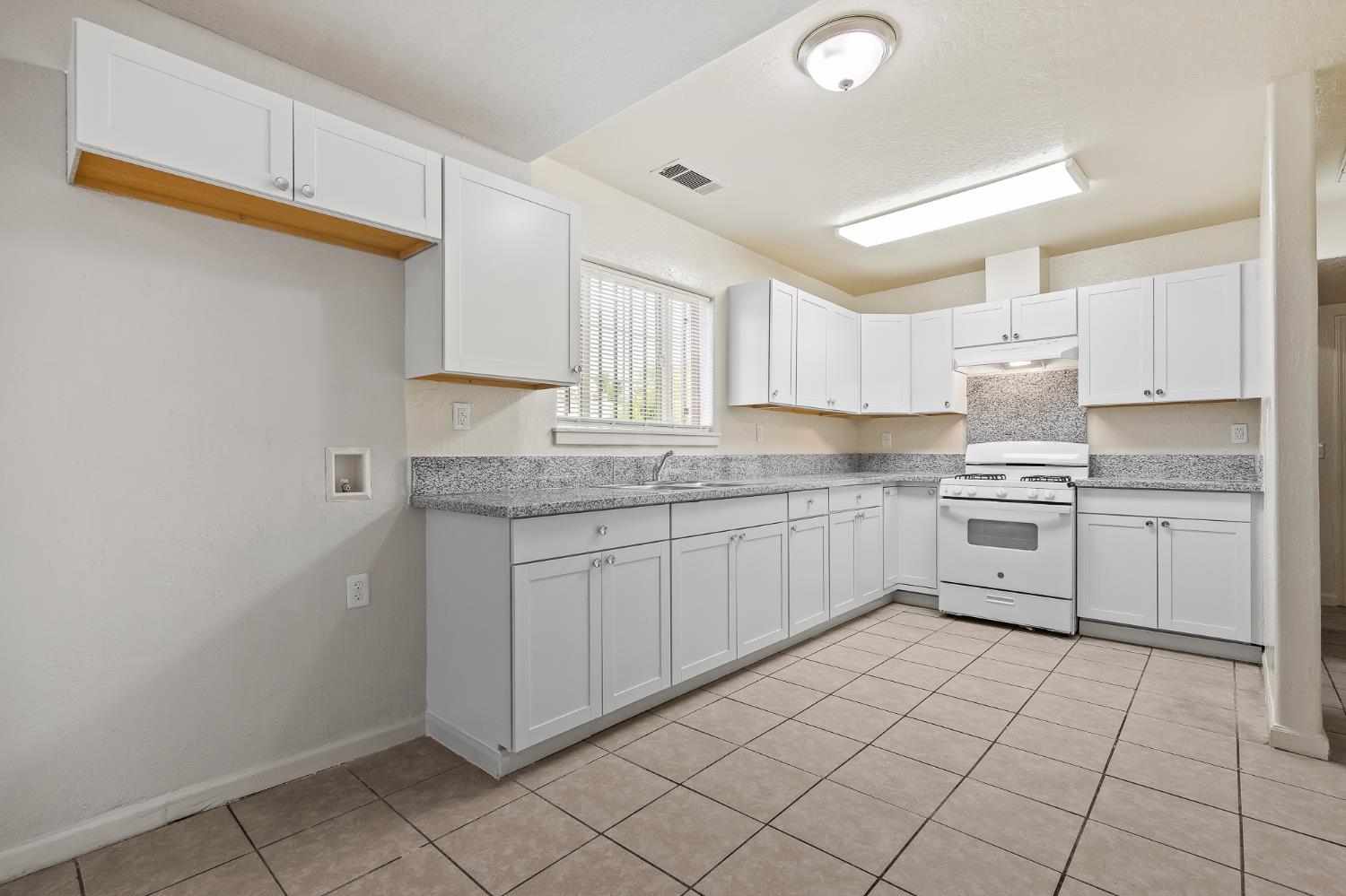 3323 E Tulare St, Fresno, CA 93702