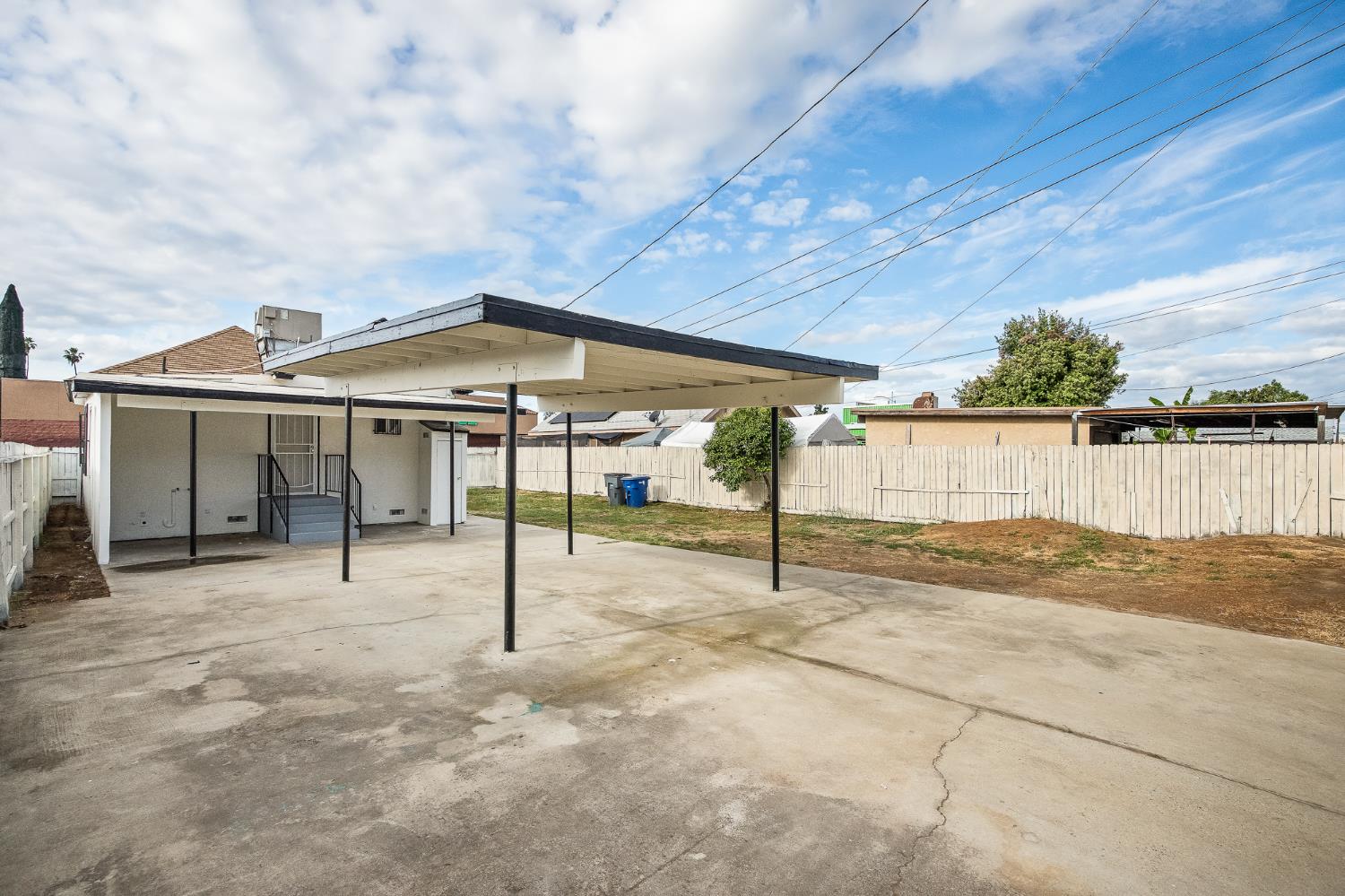 3323 E Tulare St, Fresno, CA 93702
