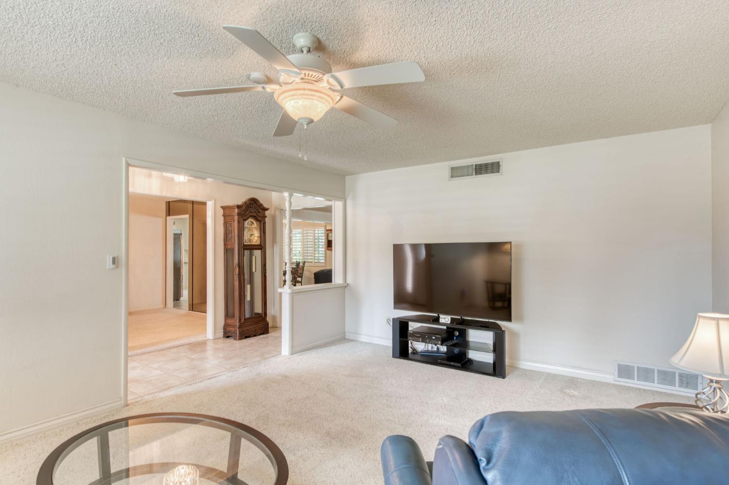 1570 W Warner, Fresno, CA 93711