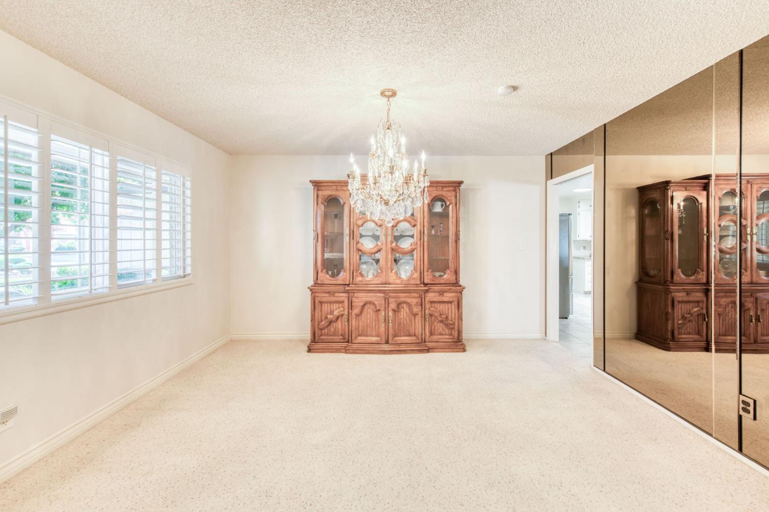 1570 W Warner, Fresno, CA 93711