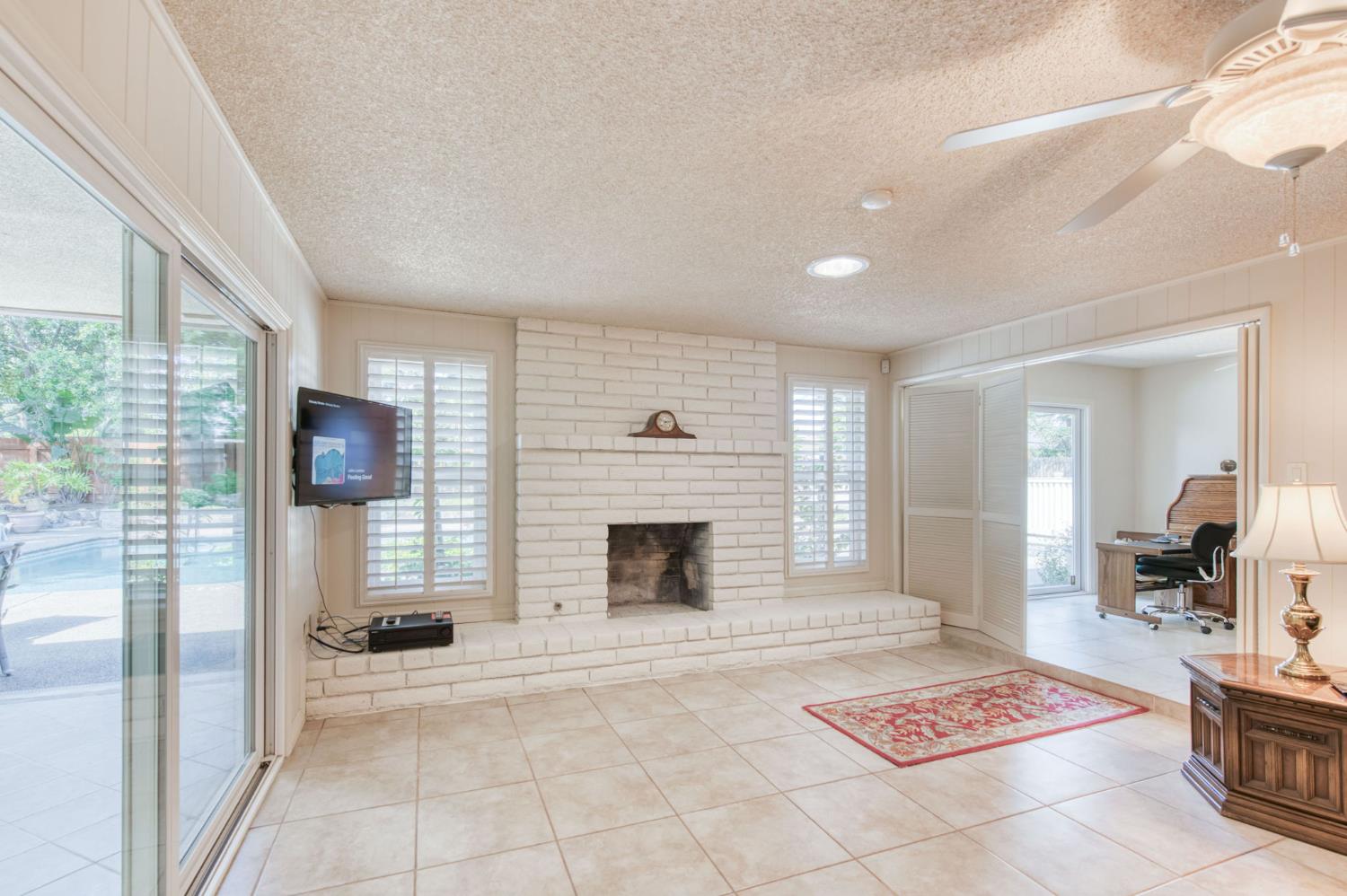 1570 W Warner, Fresno, CA 93711