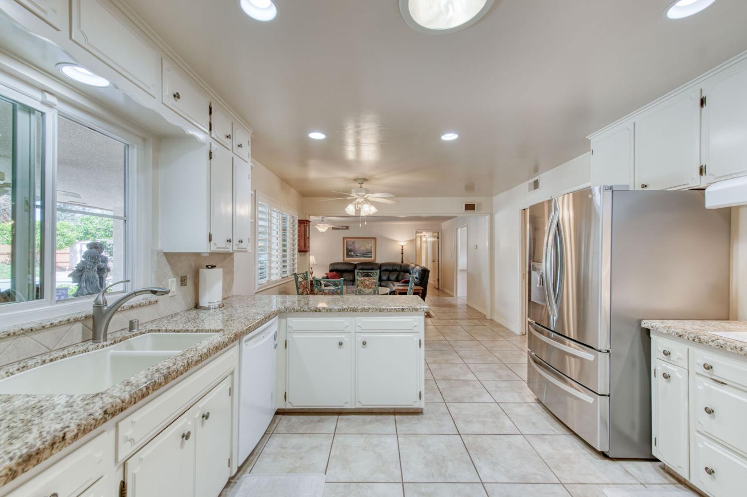 1570 W Warner, Fresno, CA 93711