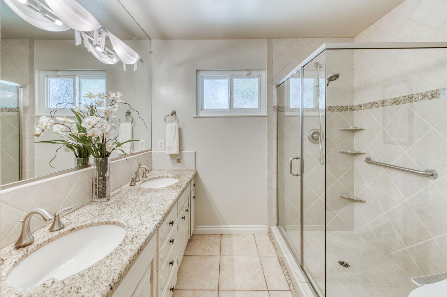 1570 W Warner, Fresno, CA 93711