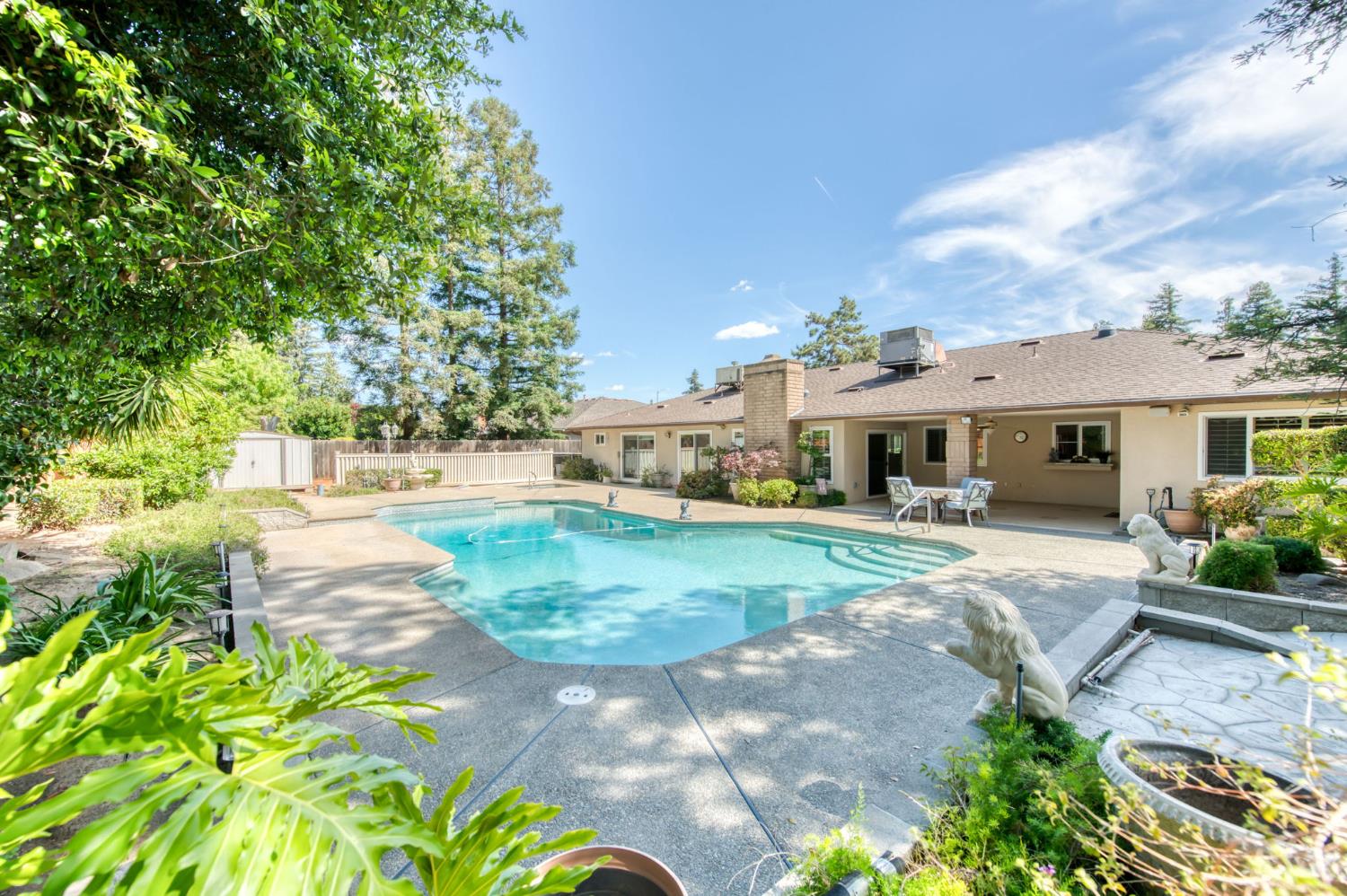 1570 W Warner, Fresno, CA 93711