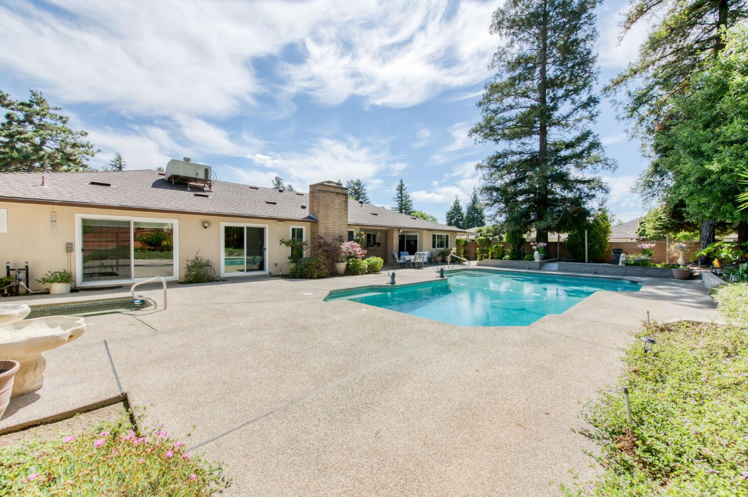 1570 W Warner, Fresno, CA 93711