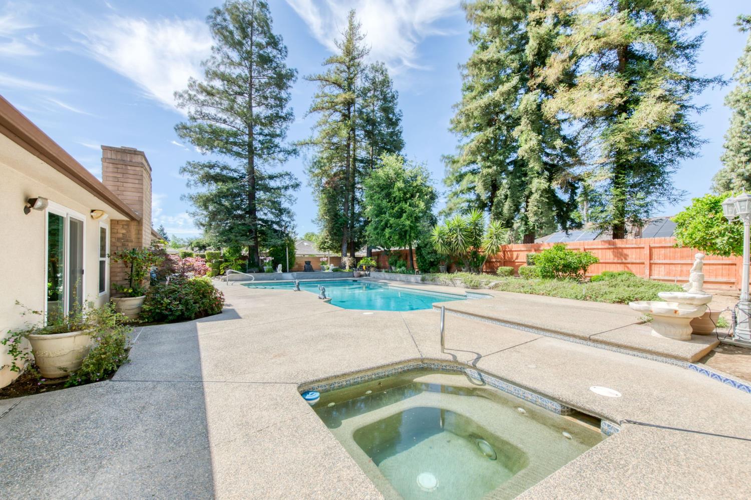 1570 W Warner, Fresno, CA 93711