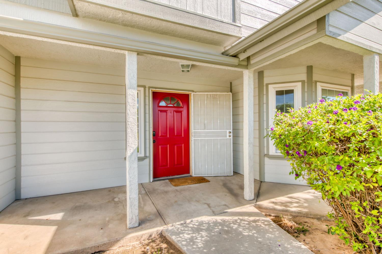 4622 W Flint Way, Fresno, CA 93722