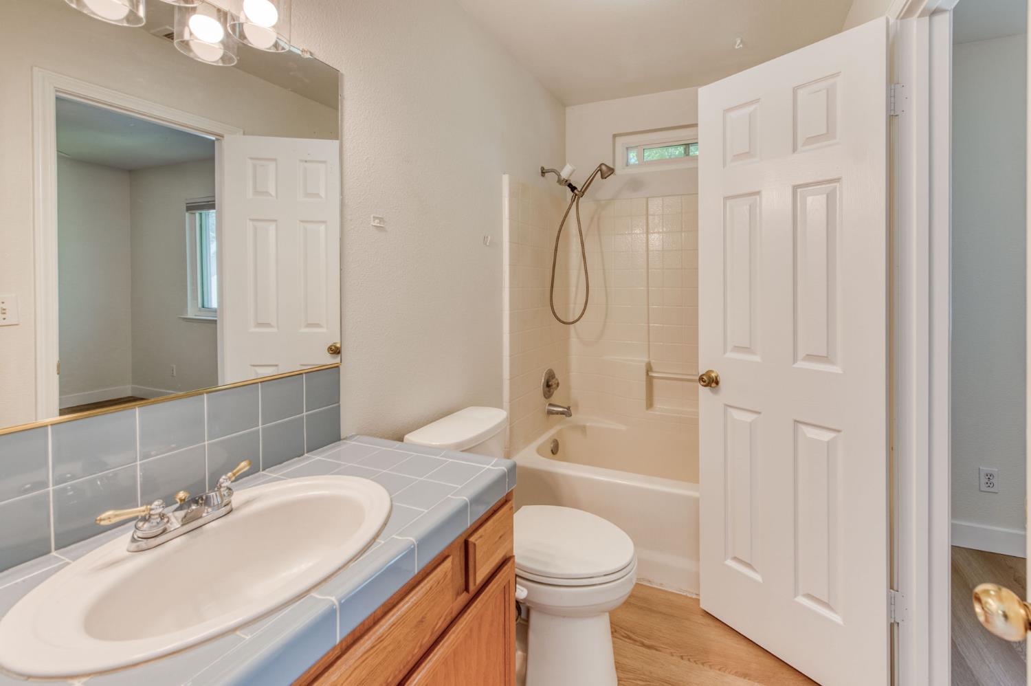 4622 W Flint Way, Fresno, CA 93722