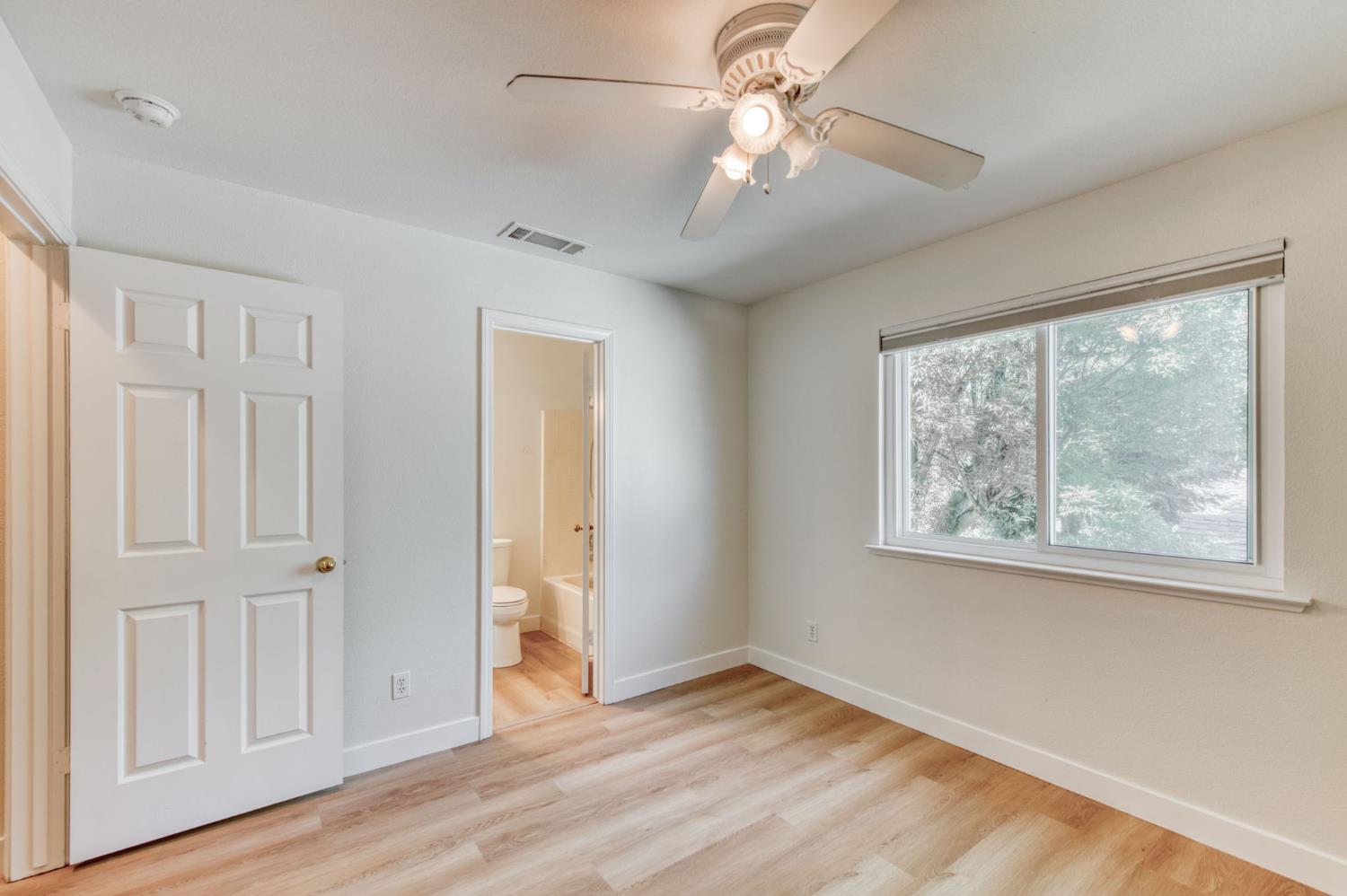 4622 W Flint Way, Fresno, CA 93722