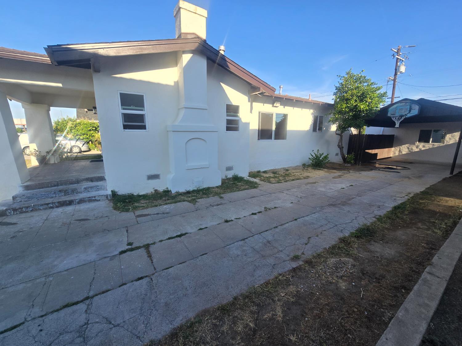 4685 E tulare, Fresno, CA 93702