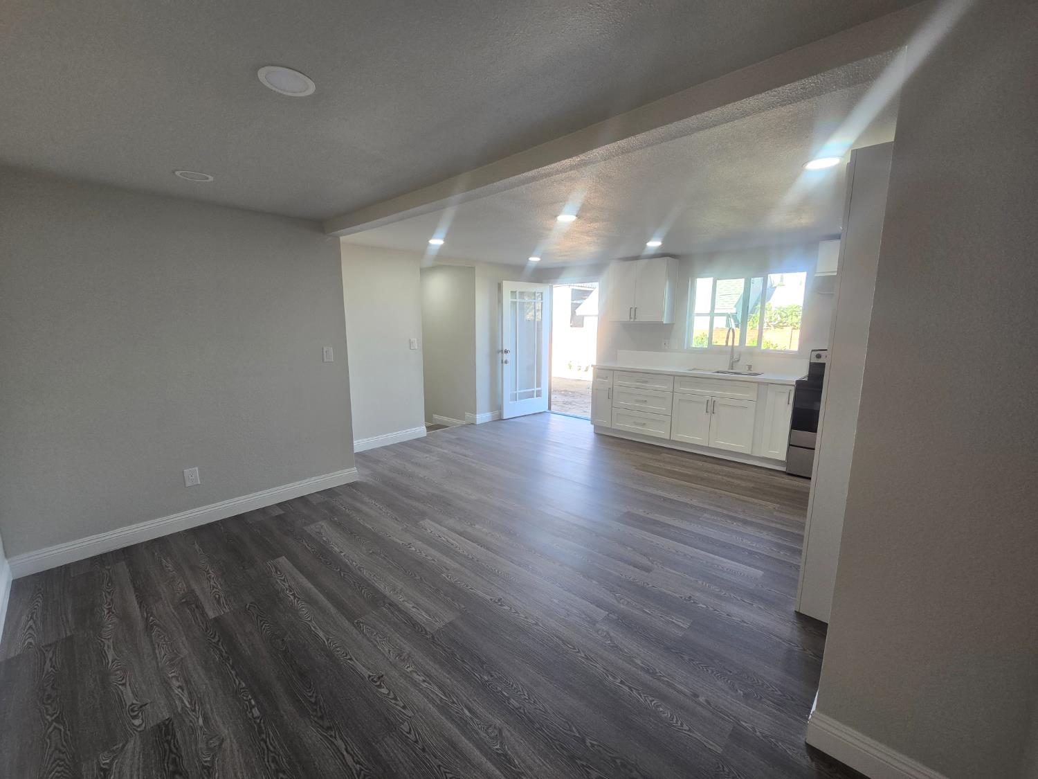 4685 E tulare, Fresno, CA 93702