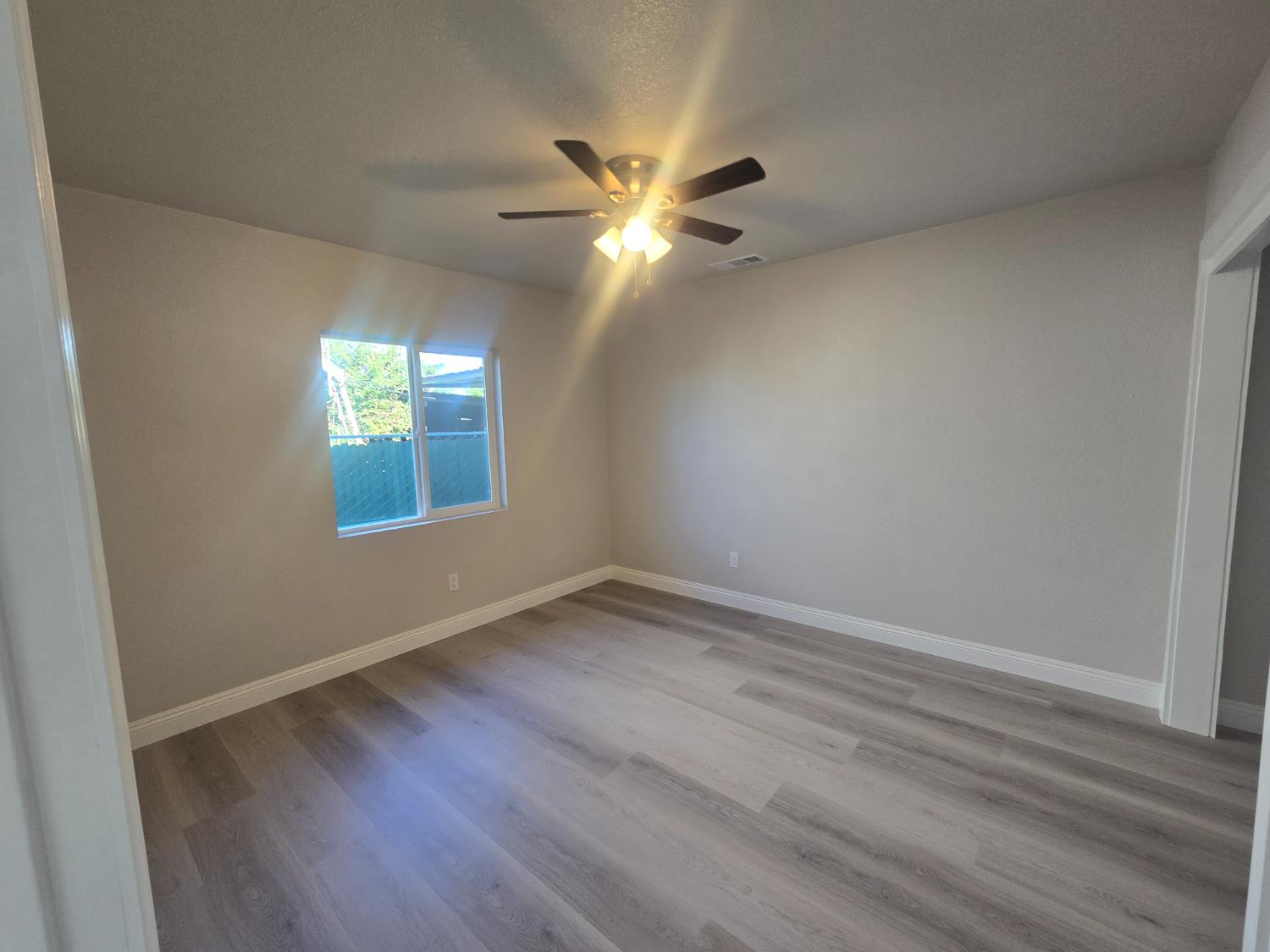 4685 E tulare, Fresno, CA 93702