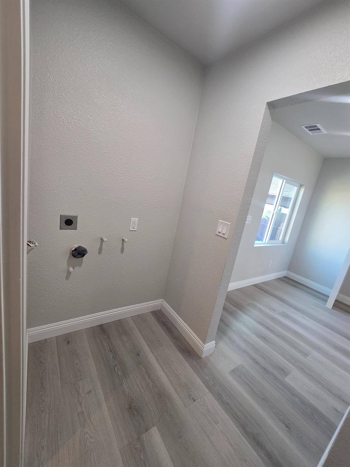 4685 E tulare, Fresno, CA 93702