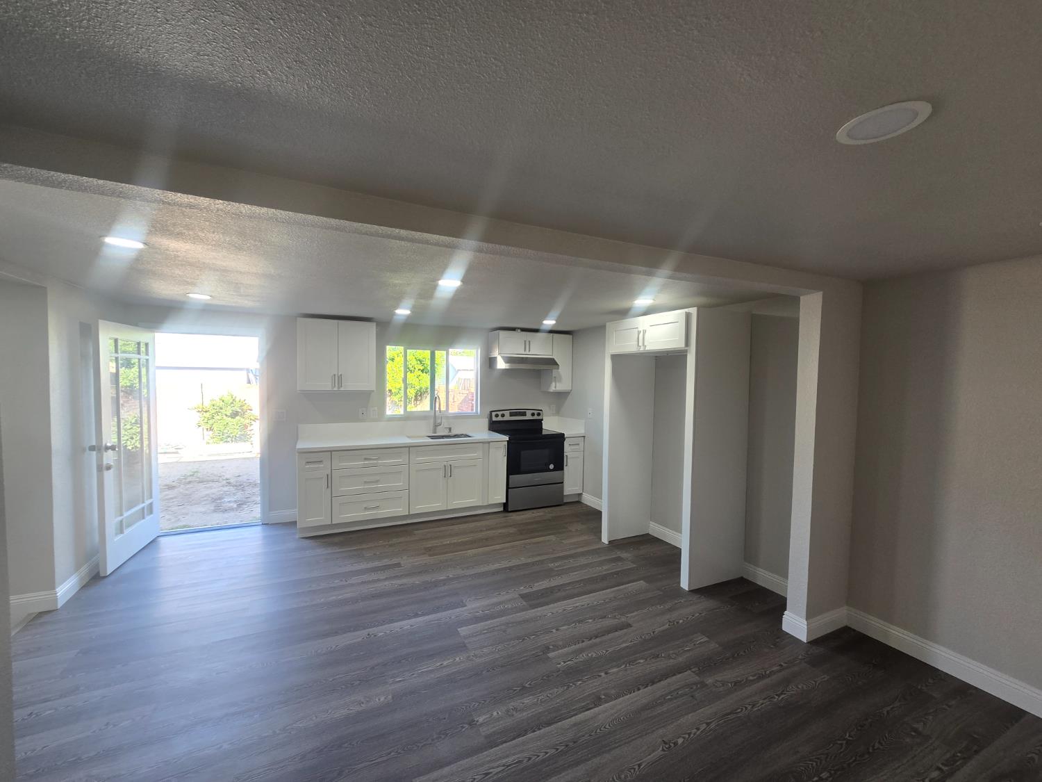 4685 E tulare, Fresno, CA 93702