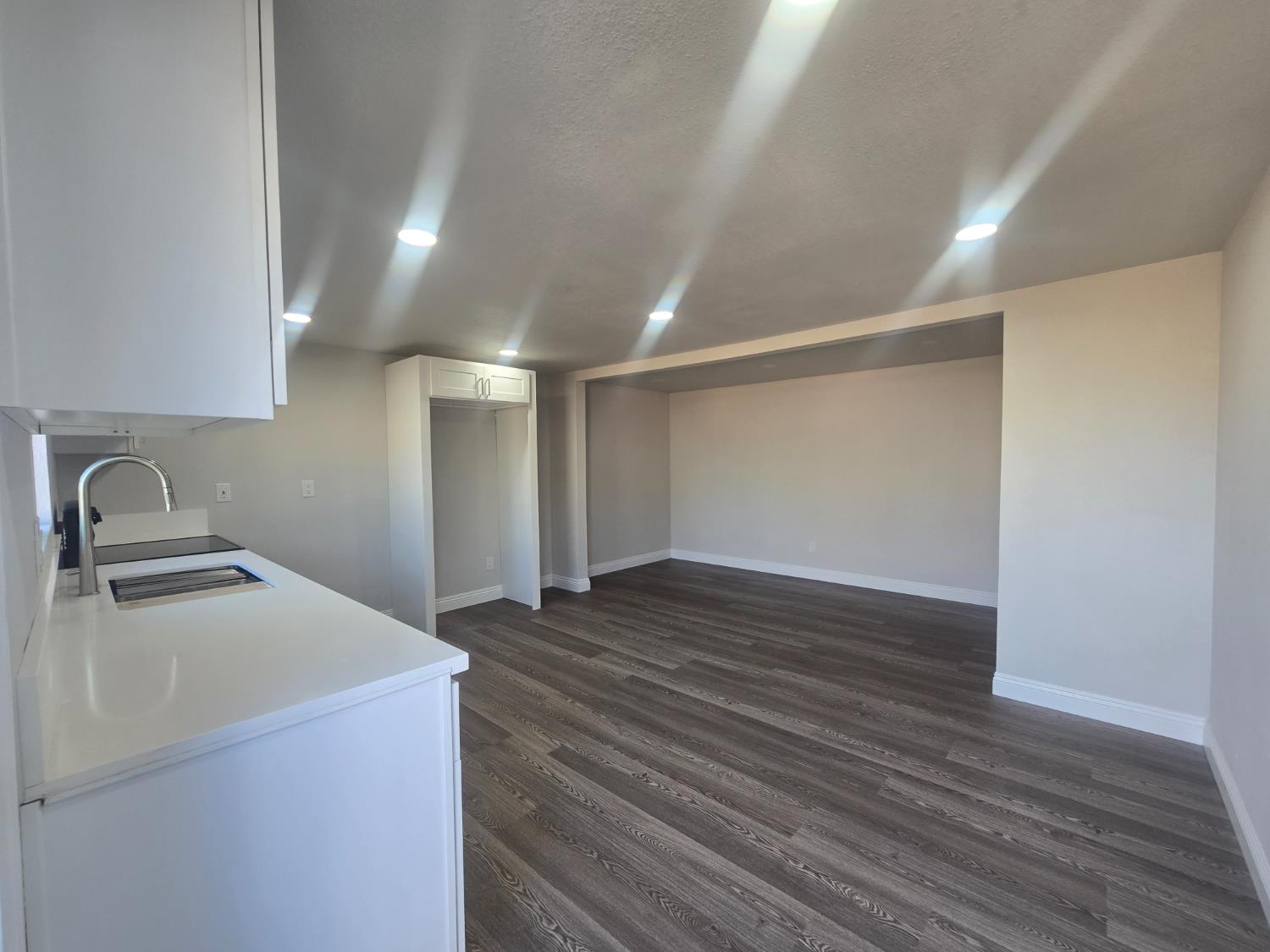 4685 E tulare, Fresno, CA 93702