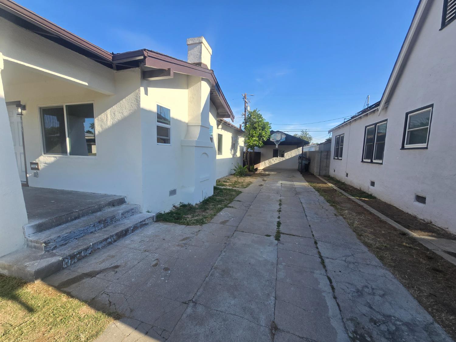 4685 E tulare, Fresno, CA 93702