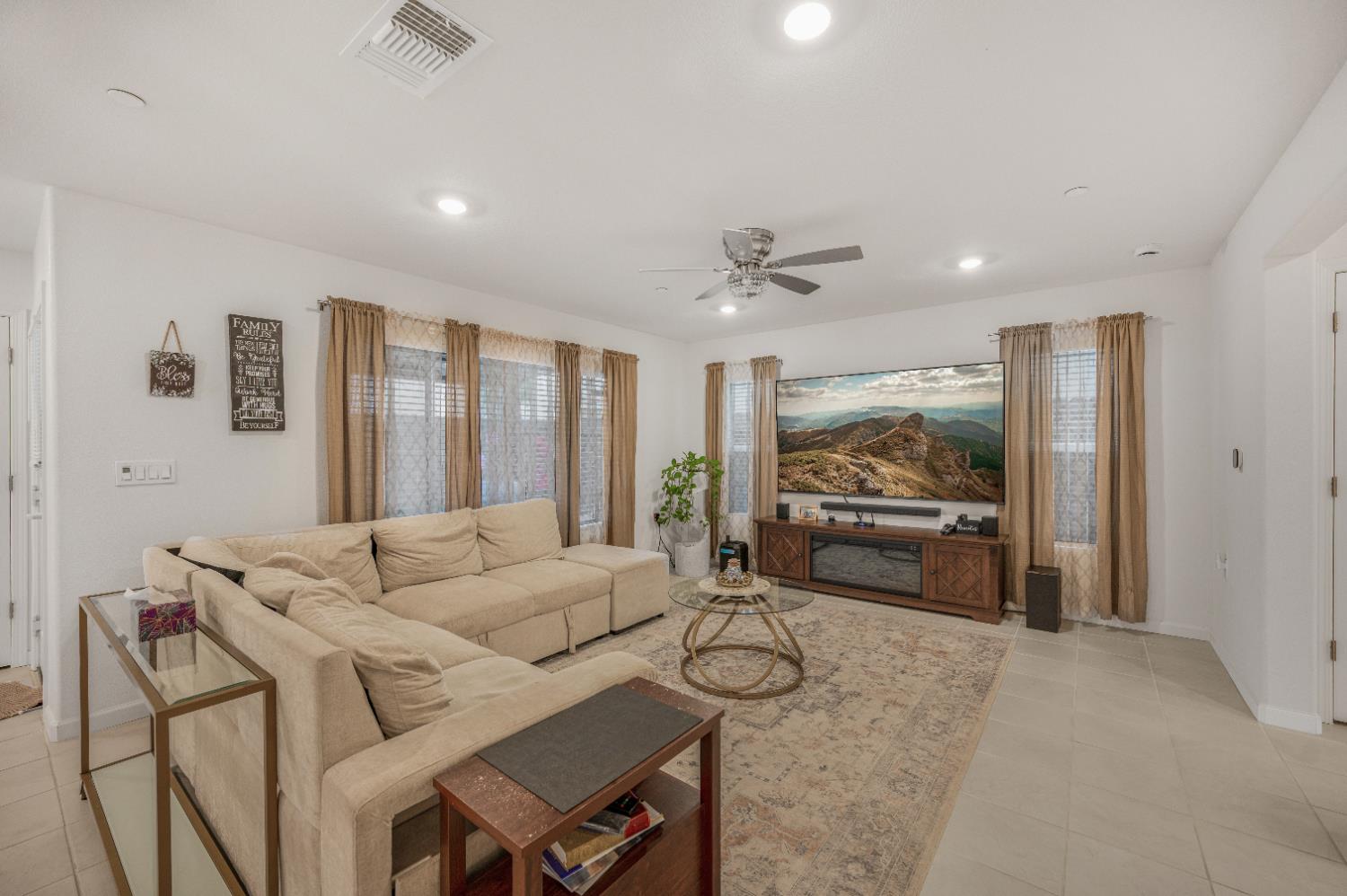 6648 E Washington Ave, Fresno, CA 93727