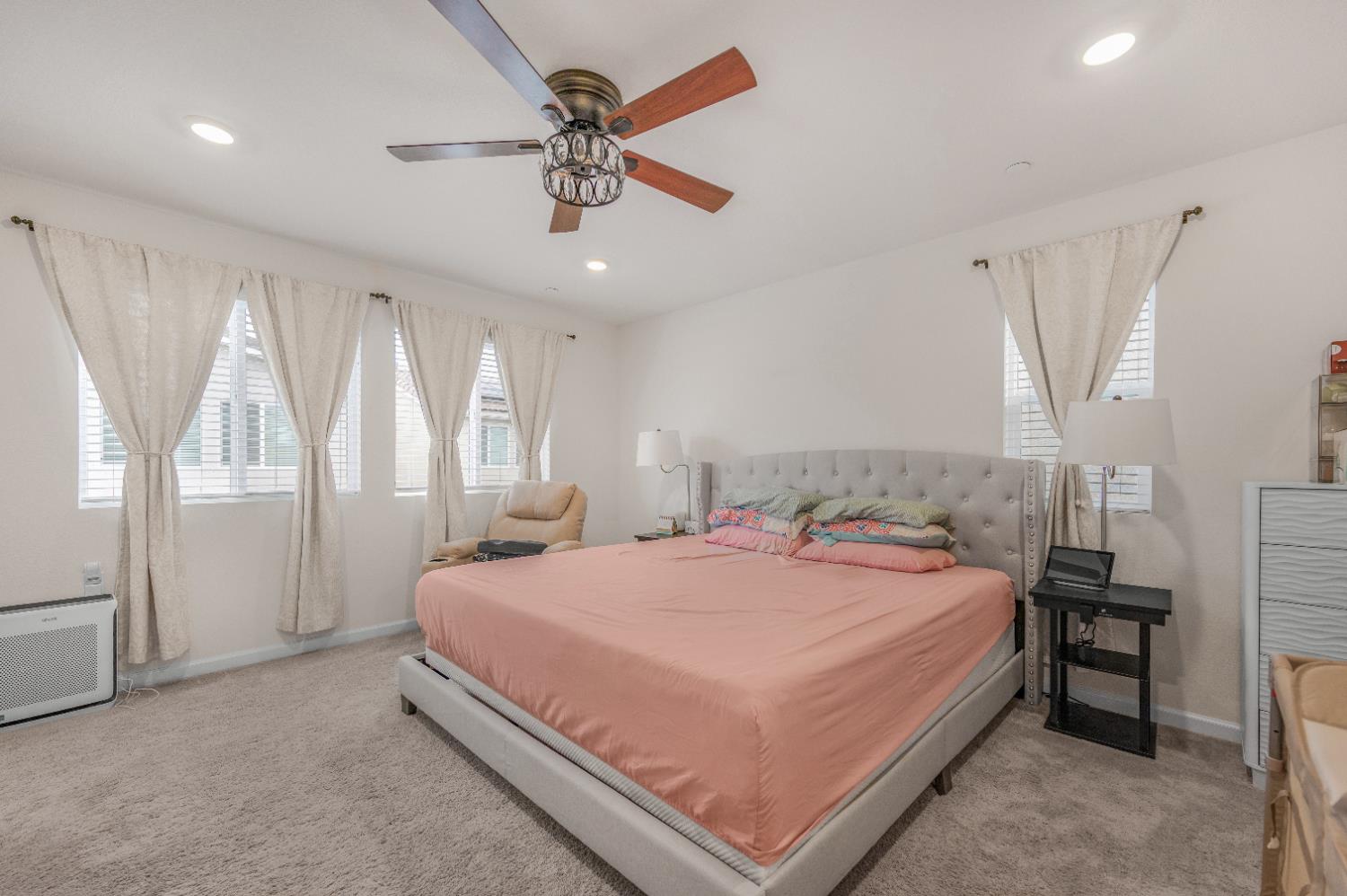 6648 E Washington Ave, Fresno, CA 93727