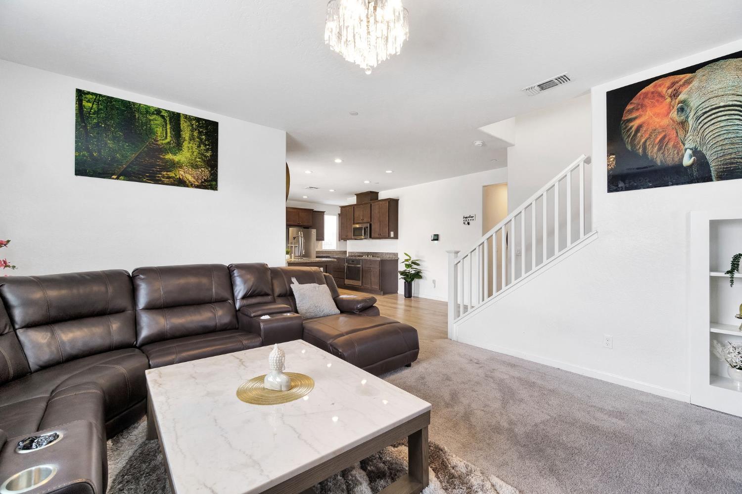 6118 E Berkeley Ave, Fresno, CA 93727