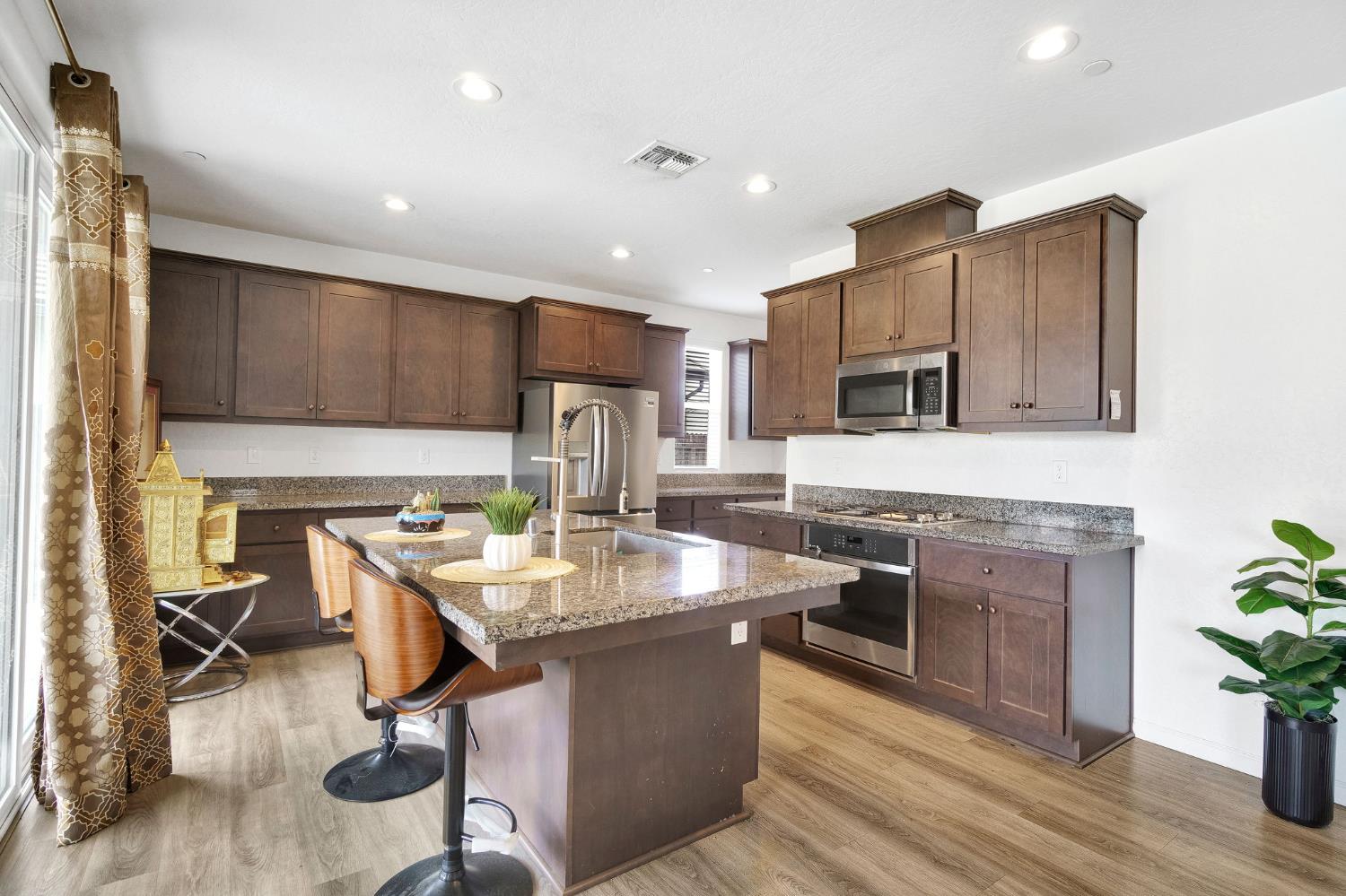 6118 E Berkeley Ave, Fresno, CA 93727