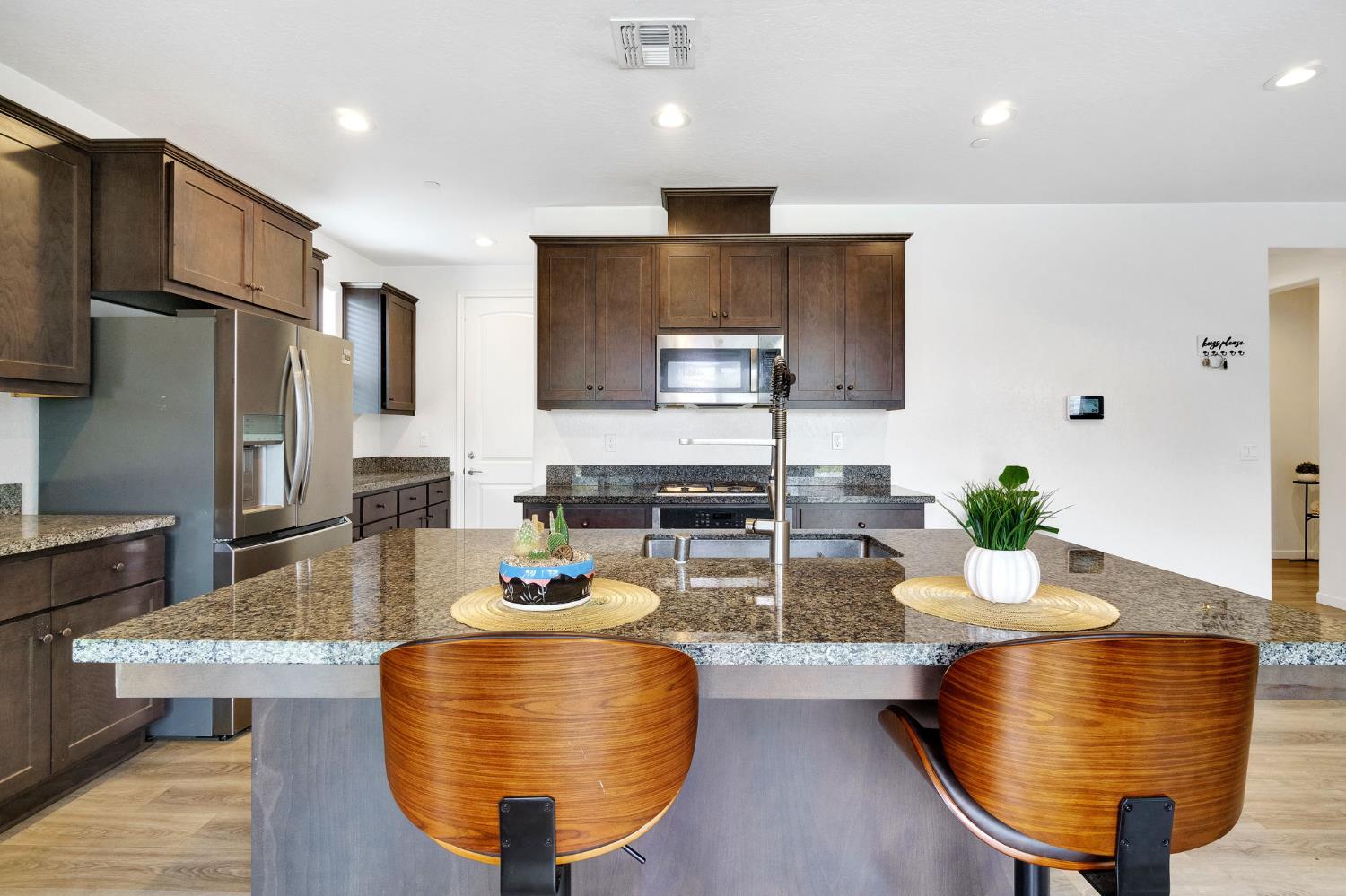 6118 E Berkeley Ave, Fresno, CA 93727