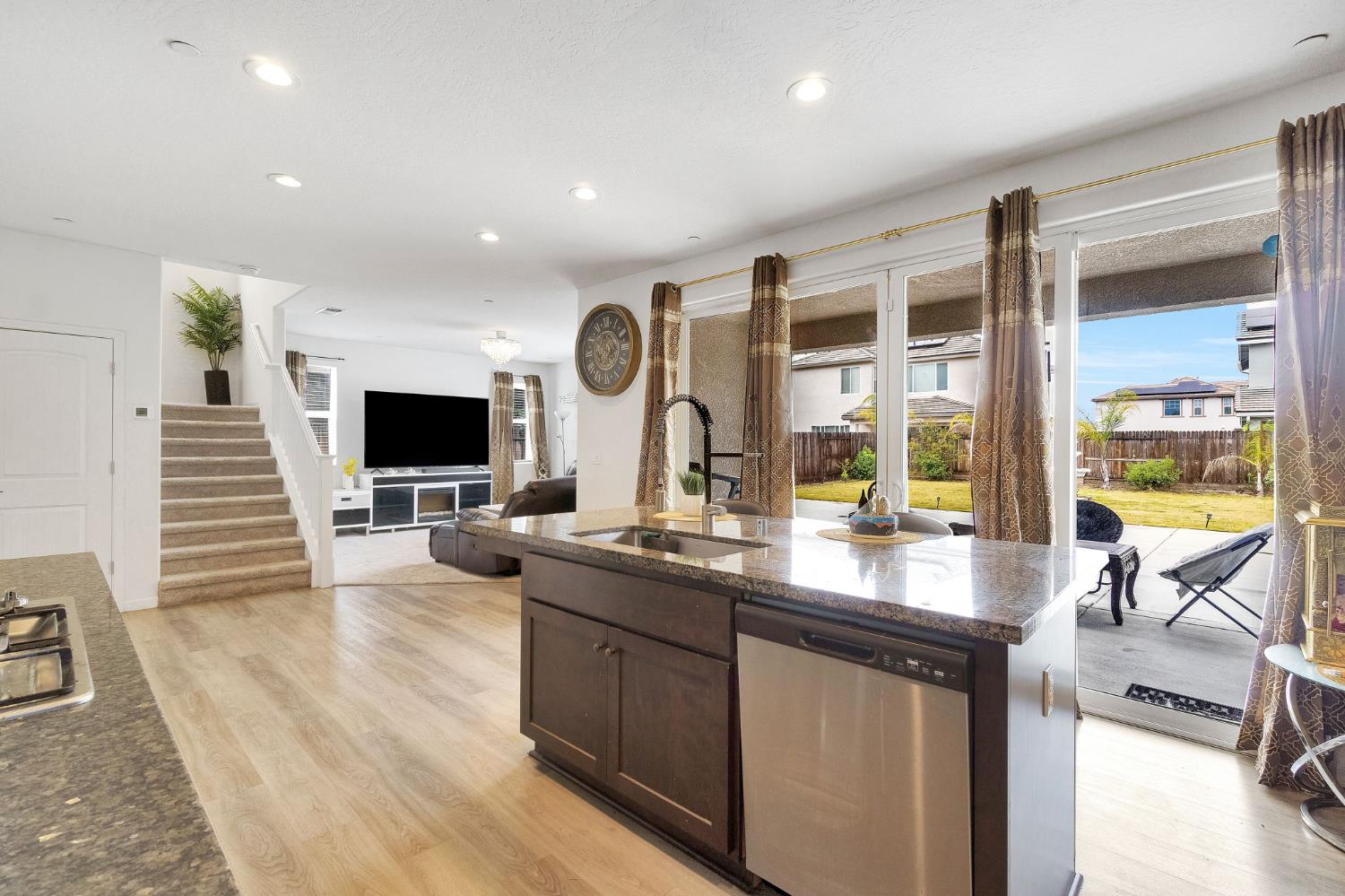 6118 E Berkeley Ave, Fresno, CA 93727